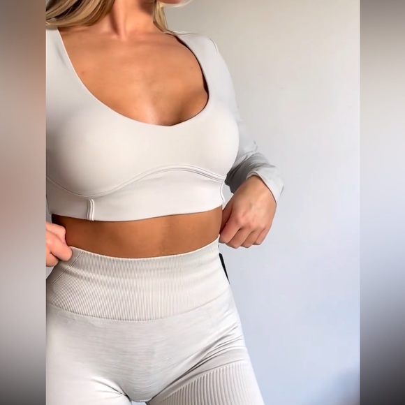 Lazuli label crop top in cream - Picture 14 of 17